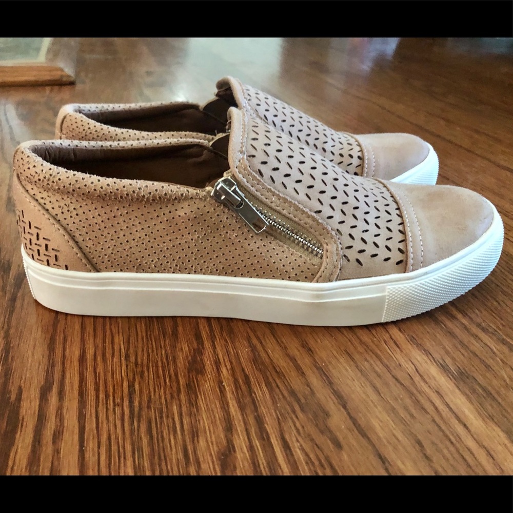 Report Women’s Slip On Shoes